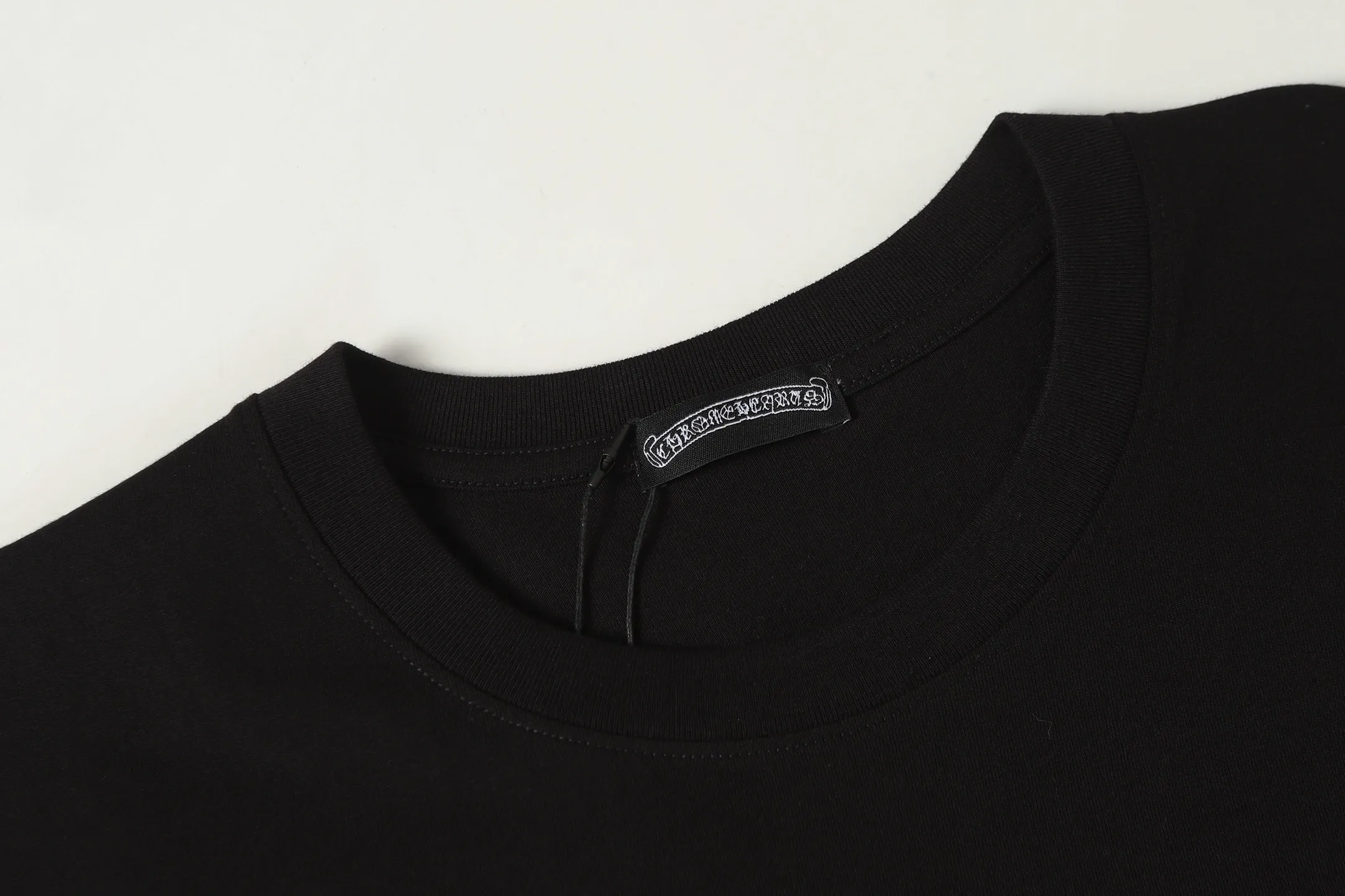 P150 -Chrome Hearts/Chrome Heart Devil's Hand Cross Letter Printed Short Sleeve T-shirt -High weight, high density and high quality. The wool is soft, delicate and skin-friendly. It feels soft and silky. It has excellent warmth and skin-friendly properties.